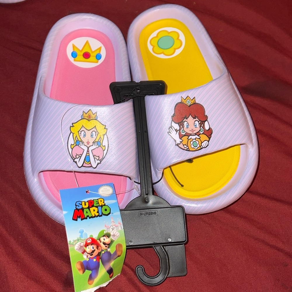 Girls super Mario slides